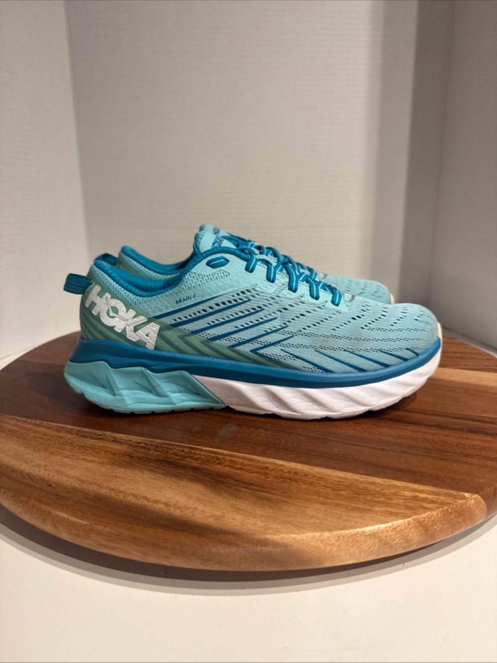 Hoka One One Arahi 4 Women's Size 8 Running Shoes Antigua Sand Carribean Sea